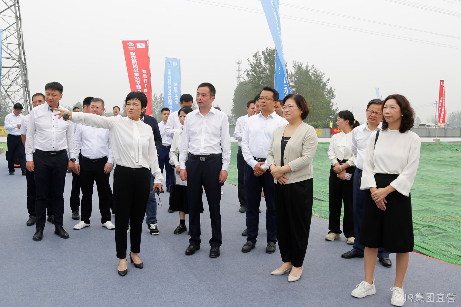 淮安J9集团直营轻量化车载新型显示组件项目开工建设3.JPG